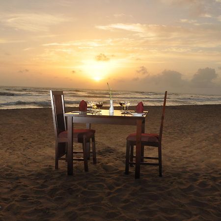 Hotel Laya Beach Wadduwa Exterior foto