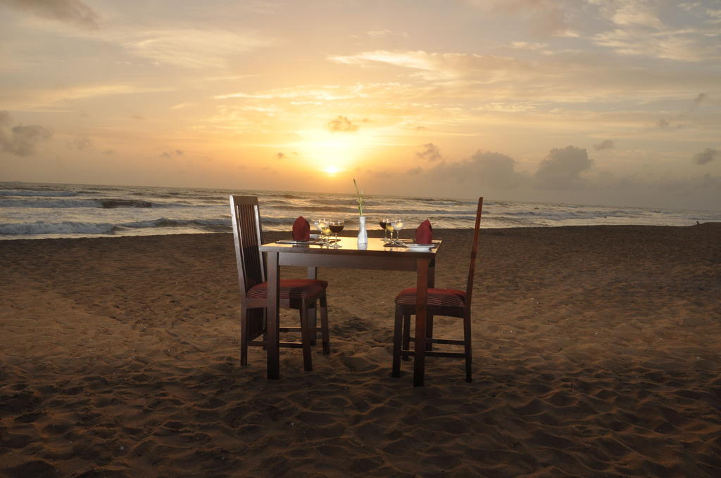 Hotel Laya Beach Wadduwa Exterior foto