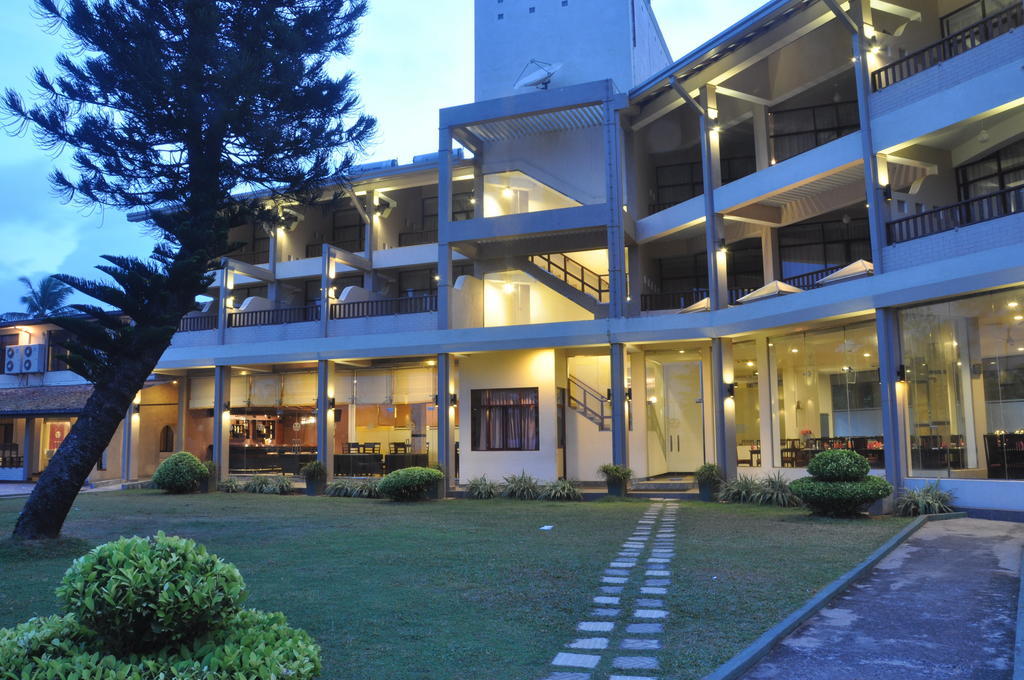 Hotel Laya Beach Wadduwa Exterior foto